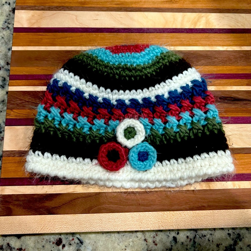 Maurice’s crochet 🧶 knit beanie- EUC Cute 💕